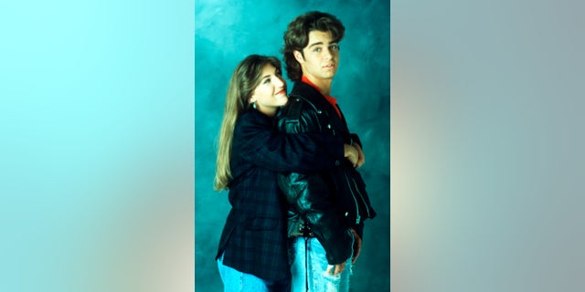 Mayim Bialik and Joey Lawrence in
