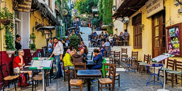 A greek restaurant called out a social media influencer for requesting a free meal as restaurants across the globe struggle to bounce back during the coronavirus pandemic. (iStock).