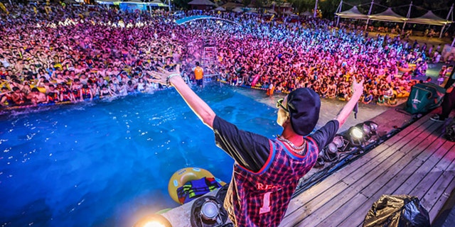 Wuhan water park hosts massive pool party in China's coronavirus ground