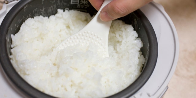 Rick cookers may help to decontaminate N95 respirators, according to a recent study.