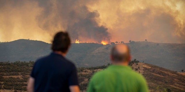 Around 500 people were evacuated and thousands of hectares already burned in a wildfire that began on Thursday in the southern region of Andalusia, in Huelva.