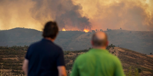 Around 500 people were evacuated and thousands of hectares already burned in a wildfire that began on Thursday in the southern region of Andalusia, in Huelva.