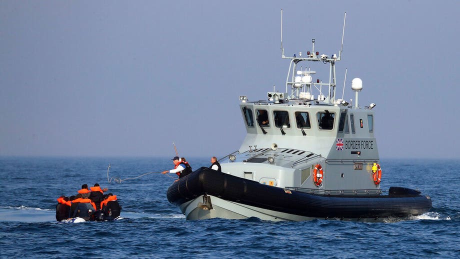 UK, France agree to plan to stop illegal immigrant boats across English Channel