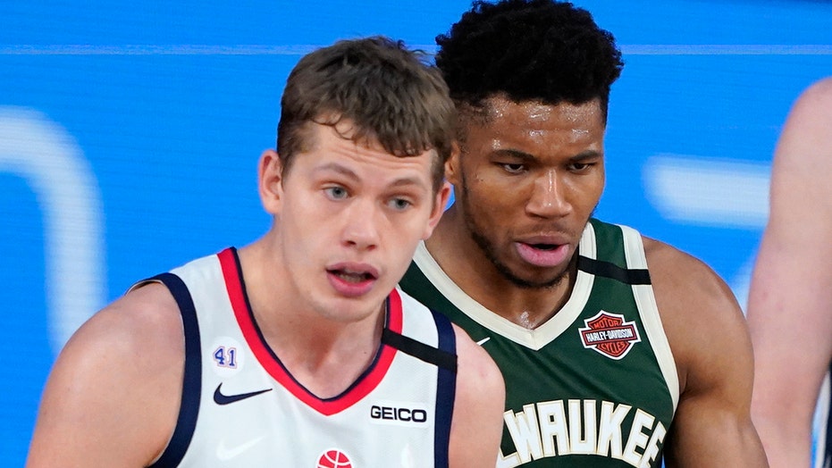 Bucks' Giannis Antetokounmpo ejected from game after headbutting Wizards' Moe Wagner | Fox News