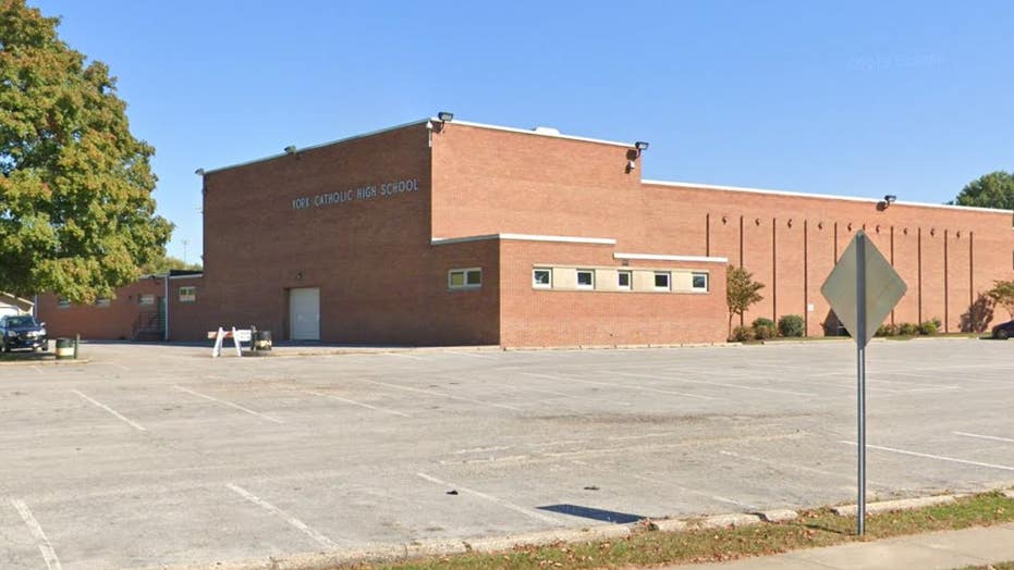 Black teen forced to take off Black Lives Matter mask at high school ...