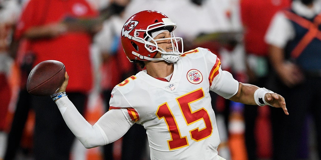 Patrick Mahomes Mom Takes To Twitter Over Monday Night Football