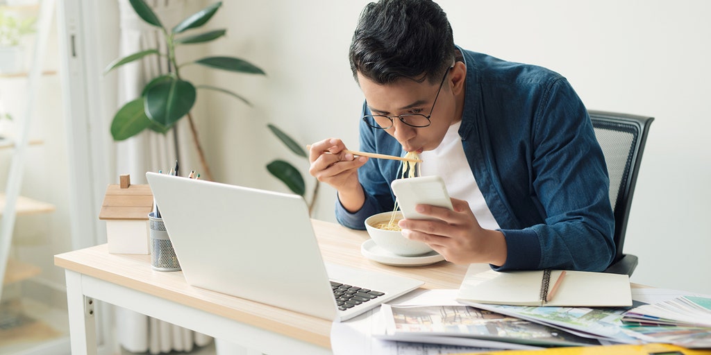 Why eating lunch at your desk is worse than you think, experts reveal - Vimarsana News