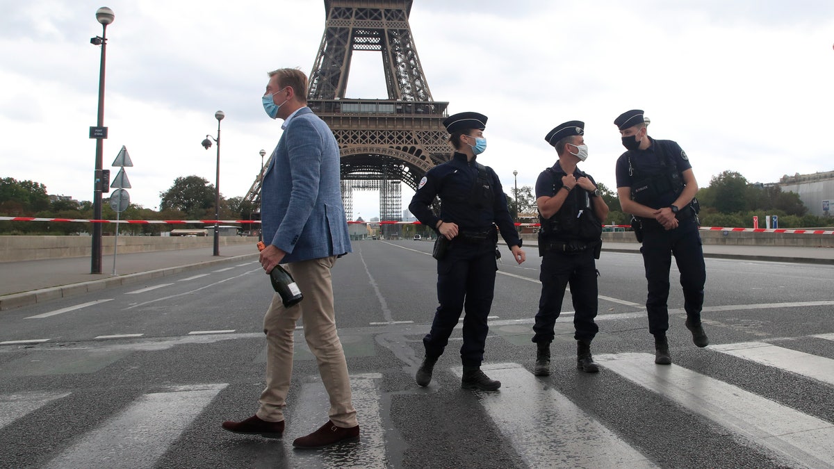 Police Paris tourism