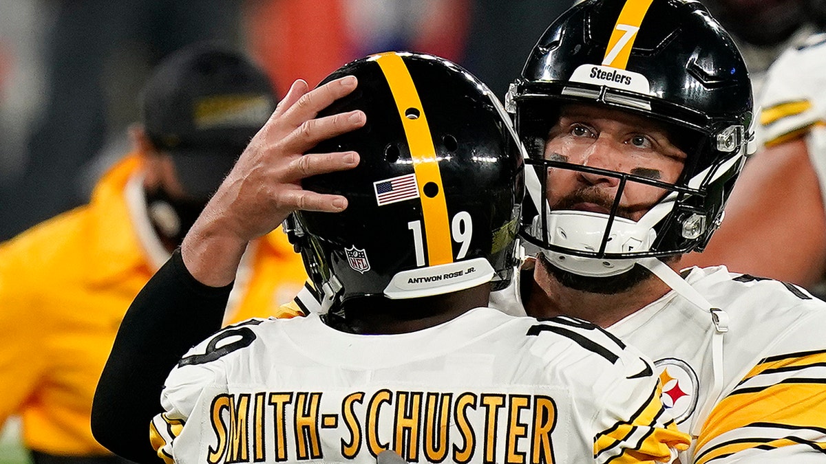 Pittsburgh Steelers wide receiver JuJu Smith-Schuster (19) celebrates with Pittsburgh Steelers quarterback Ben Roethlisberger (7) after scoring a touchdown against the New York Giants during the fourth quarter of an NFL football game Monday, Sept. 14, 2020, in East Rutherford, N.J. (AP Photo/Seth Wenig, File)