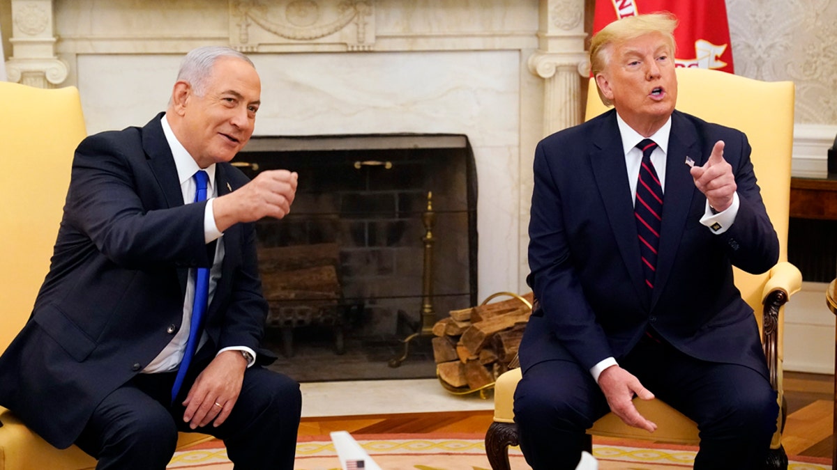 President Donald Trump and Benjamin Netanyahu in Oval Office photo-op