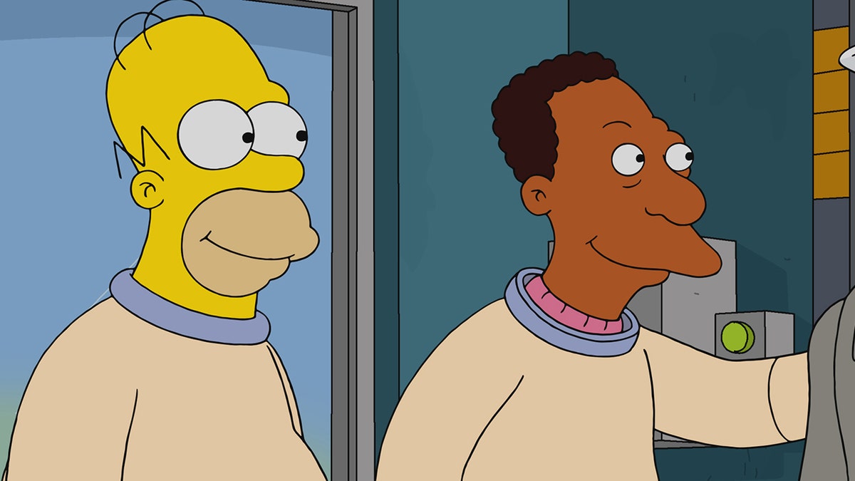 'The Simpsons' debuted the new voice actor for Carl Carlson in the Season 32 premiere.