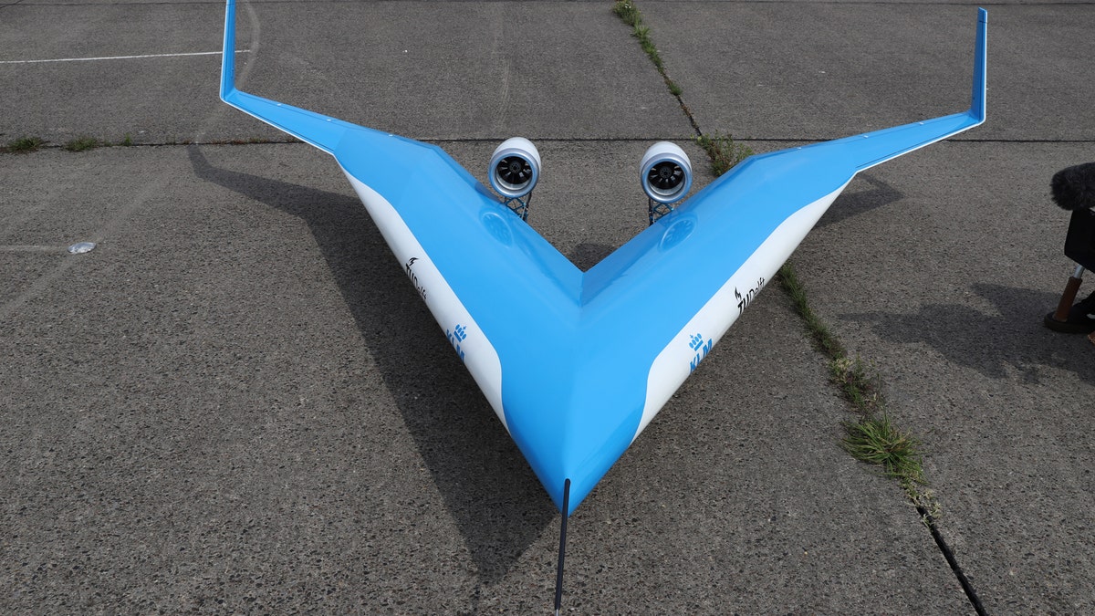 The "Flying V" scale model