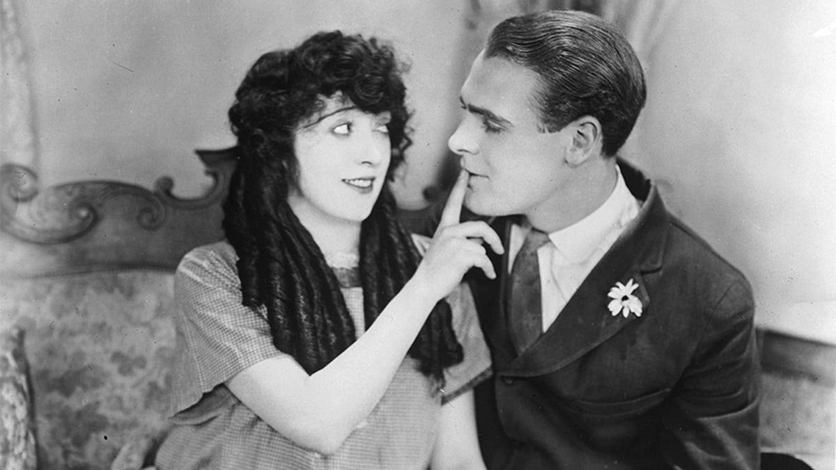 Mabel Normand (1892 - 1930) stars with Ralph Graves (1901 - 1977) in the 1923 Mack Sennett comedy 'The Extra Girl,' directed by F Richard Jones.