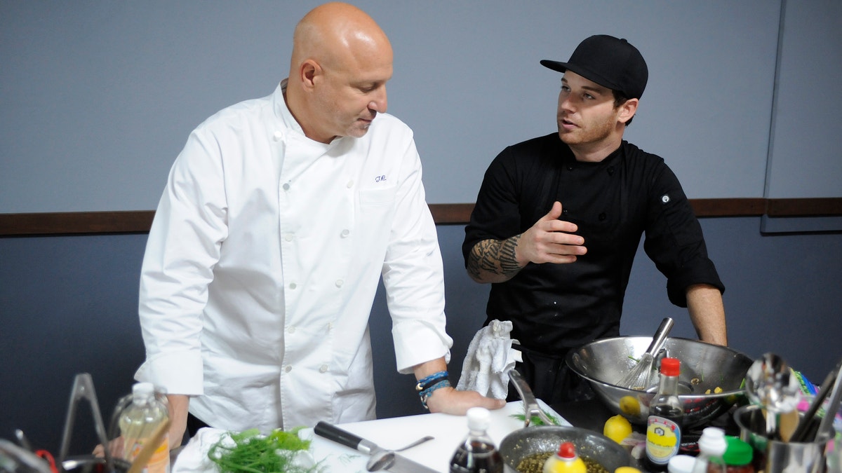 Tom Colicchio and Aaron Grissom during 'Last Chance Kitchen.'