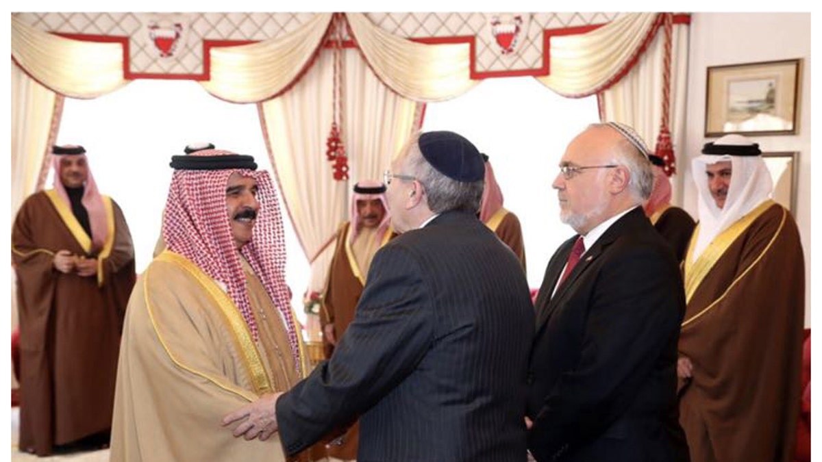 King Hamad of Bahrain shakes hands with Rabbi Marvin Hier as Rabbi Abraham Cooper, both of the Simon Wiesenthal Center, stands beside Hier at the king’s palace in February 2017. (Simon Wiesenthal Center photo).