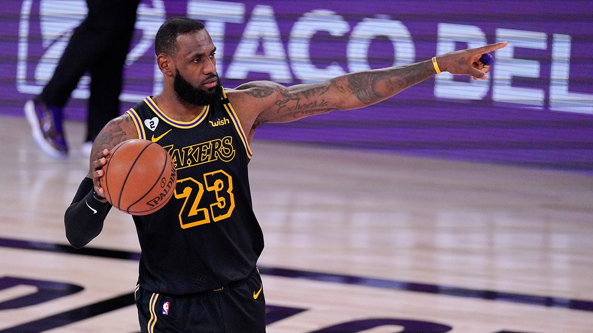 Lebron James Snaps Back At Critics After Lakers Win Anybody Can Talk From Outside Fox News