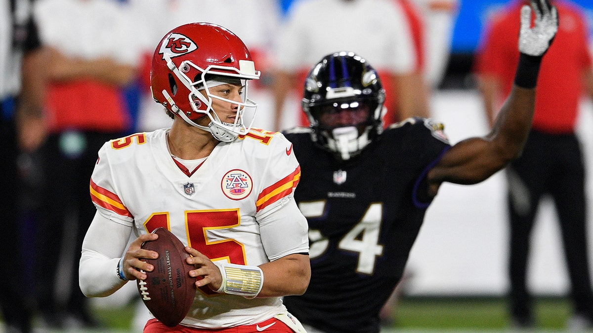 Defending champion Chiefs face unbeaten Ravens on Monday