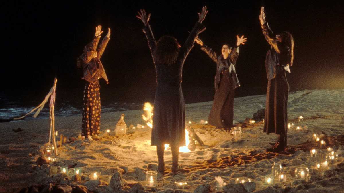 'The Craft' is coming to Amazon Prime Video just in time for Halloween.