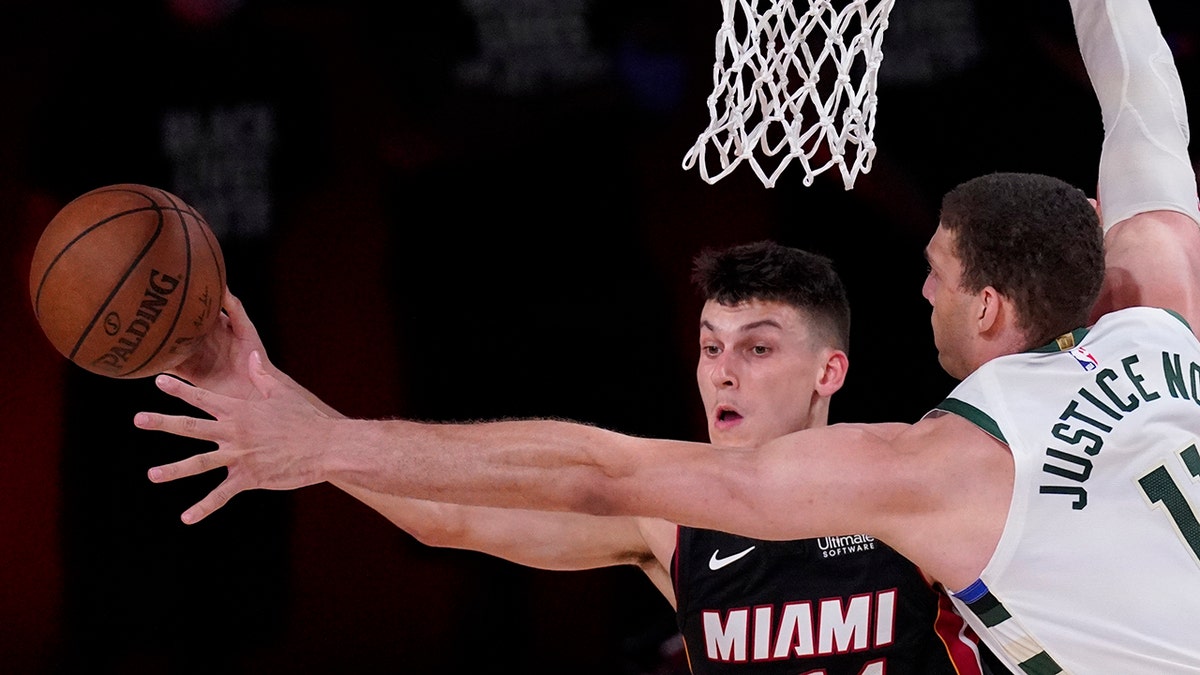 Miami Heat pay tribute to José Fernández before first home game