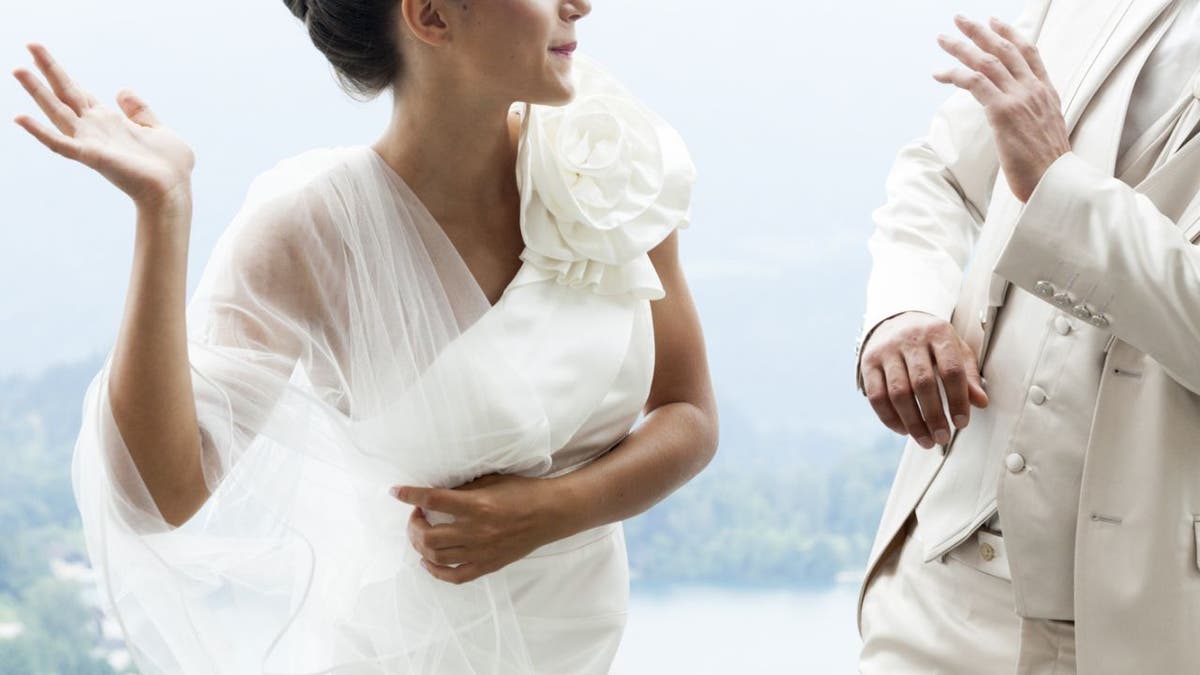 A man is being slammed online for insulting his daughter-in-law about her appearance at her "surprise" wedding. (iStock)