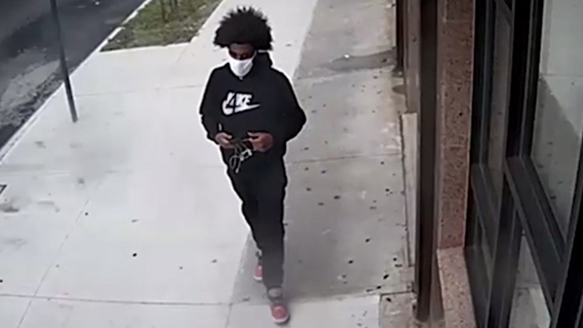 https://a57.foxnews.com/static.foxnews.com/foxnews.com/content/uploads/2020/09/1862/1048/Suspect-Bronx.jpg
