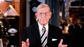 Lou Holtz to receive Presidential Medal of Freedom, Trump says