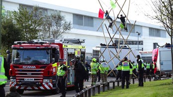 Far-left protesters blockade UK printing presses, stopping newspaper deliveries