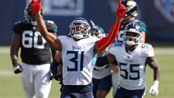 Gostkowski kicks 49-yarder as Titans beat Jaguars 33-30