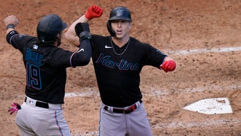Dickerson homers as Marlins beat Cubs 5-1 in playoff opener
