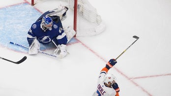 Islanders stay alive in Game 5 win over Lightning