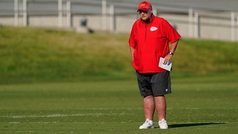 Chiefs' Reid downplays contract extension through '25