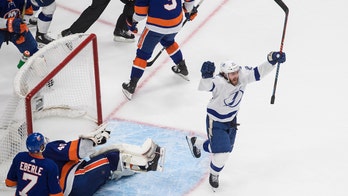 Quick-strike Lightning beat Islanders, on verge of final