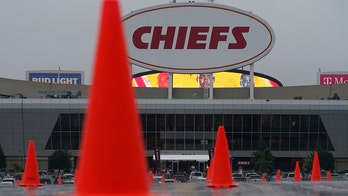 Kansas City mayor defends having Chiefs fans present for opening game