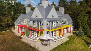'Crayola' house on Lake Michigan hits the market at $1.175M