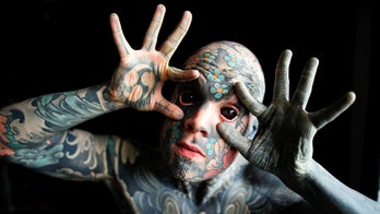 School teacher says he lost kindergarten job over tattoos: Report