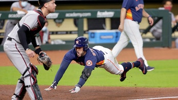 Springer hits inside-the-park HR, Astros top D-backs 3-2
