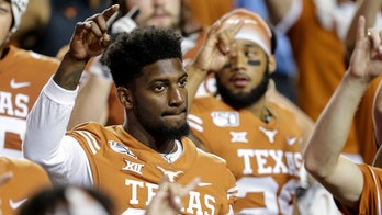 Texas' B.J. Foster still with team after report he quit during win, coach says