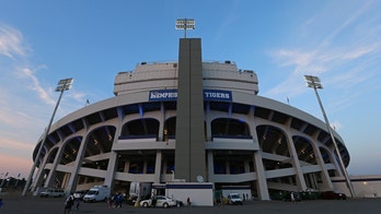 Memphis football debuts 'masked kiss cam' at season-opening game