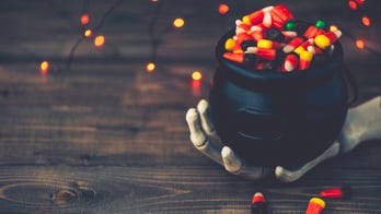 Texas man builds candy-shooting cannon and robot to keep trick-or-treating alive