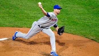 Mets ace Jacob deGrom leaves start with hamstring spasm