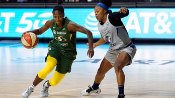Loyd scores 20 points, Storm beat Lynx for 2-0 series lead