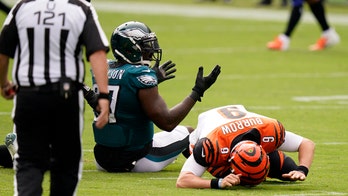 Bengals' Joe Burrow gets leveled by Eagles defensive lineman, briefly leaves game