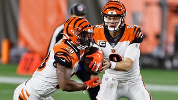 Bengals' Joe Burrow fires first career TD pass, gets LeBron James' praise