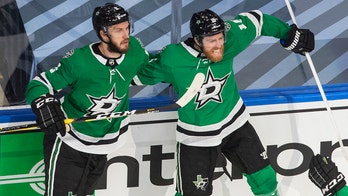 Khudobin, Stars beat Knights to take 3-1 lead in West final