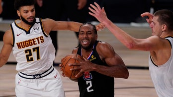 Leonard scores 29 points; Clippers rout Nuggets in Game 1