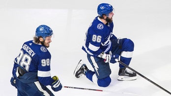 Kucherov scores late; Lightning take 2-0 lead over Islanders