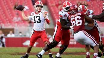 Bennett helps No. 4 Georgia rally past Arkansas 37-10