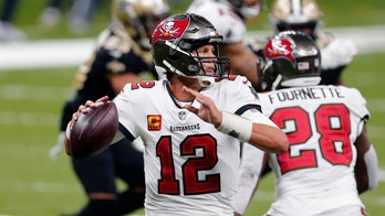 Brett Favre shows support for Tom Brady ahead of quarterback's Buccaneers home debut