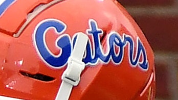 Florida's Shawn Davis Jr. ejected after targeting call, tweets frustration from locker room