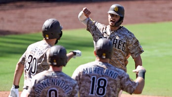 Rally puts Padres back in playoffs for 1st time in 14 years